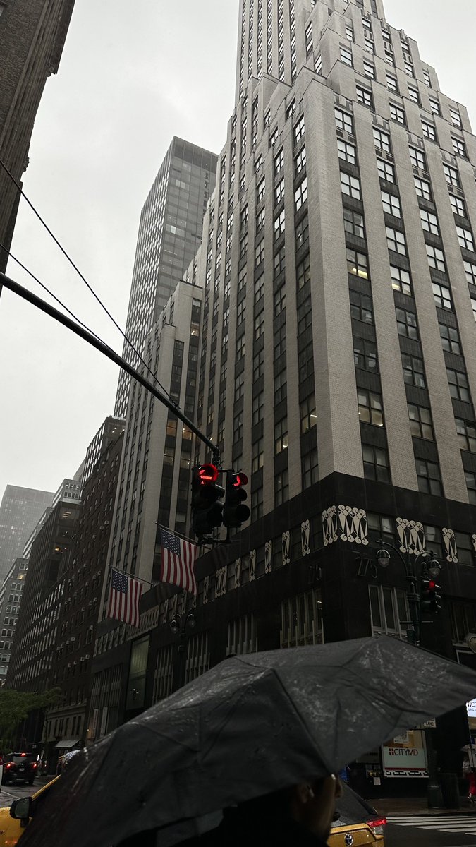 iirnux's tweet photo. nothing beats nyc vibe ☔️. https://t.co/Tn2aggdIK9