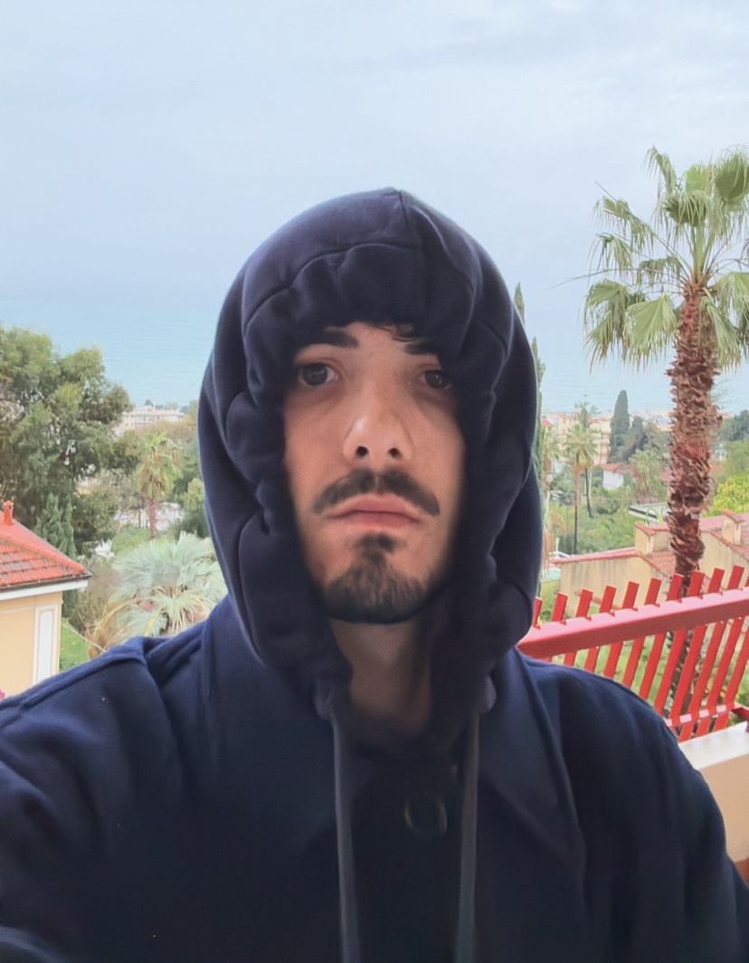 sara ☕︎ tweet media