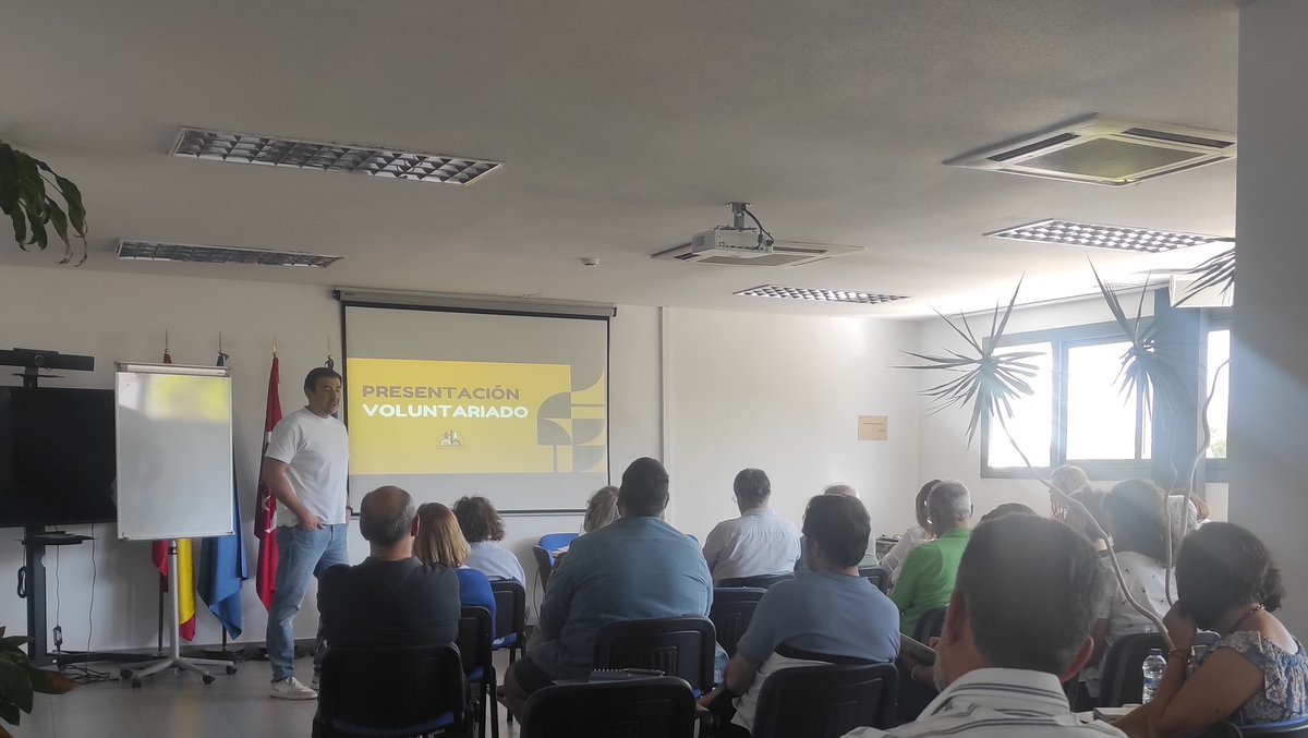 AsocNHorizonte's tweet photo. El viernes 14 de junio participamos en el encuentro de Asociaciones organizado por el Punto de Información de Voluntariado @Ayto_Las_Rozas  dentro de la Formación a personas voluntarias. Aprovechamos la acción para presentar nuestro  Programa de Voluntariado #Voluntariado https://t.co/ty4f4gP8oY