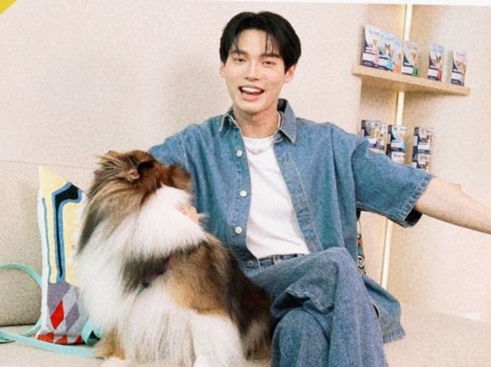 __opywpy__'s tweet photo. 😭🤲🏻

#bentleycartierO
#winmetawin https://t.co/kYU2EyDeW9