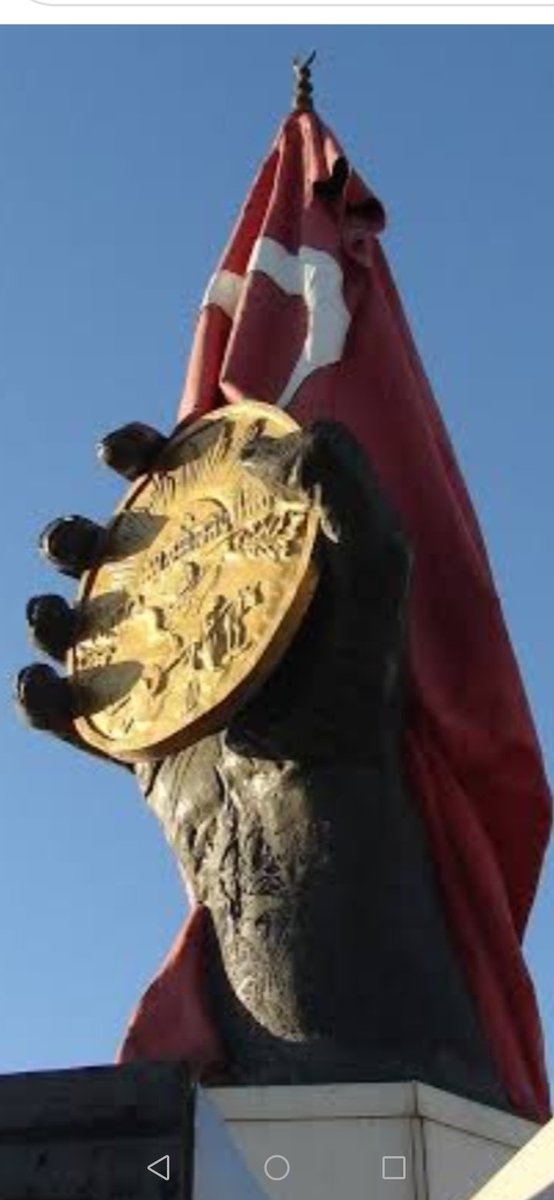 Bir madolyon bir yaralı bir şehir Mutlu bayramlar mutlu gülüçükler