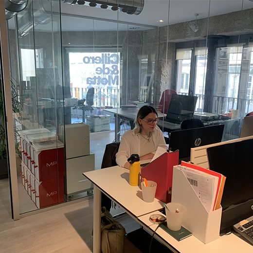 estrilyon's tweet photo. 🇪🇸 Élodie Dubreuil, étudiante en 4ème année du parcours Bac+5 #Traduction, s'est rendue à Saragosse, en Espagne, pour réaliser son #stage professionnel.

Elle a travaillé dans une agence de traduction pendant 6 mois. https://t.co/tMDTbwe2QQ