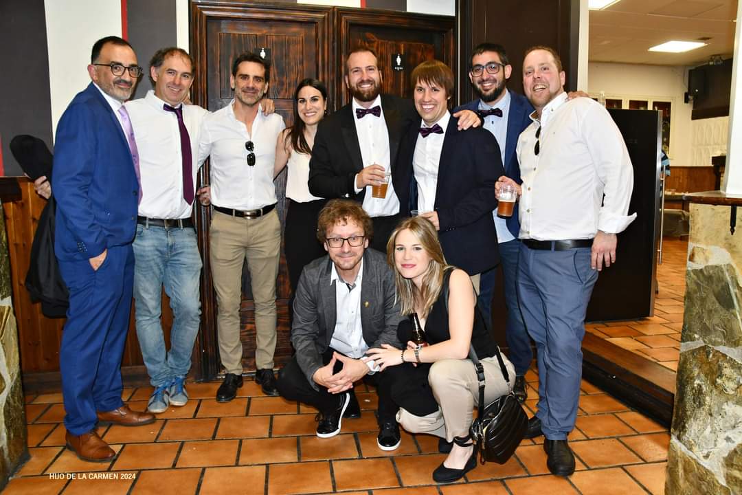 GRACIAS a la Peña La Teba por su reconocimiento.

Así disfrutamos aún más, de nuestro #25aniversarioandatu 

Genial la gala y muy buen rato después en su sede.

Nos vemos en #fiestasdetudela 💜