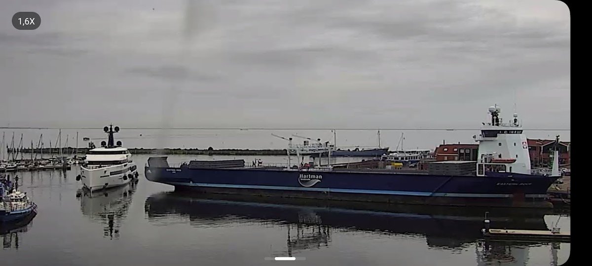 Weer volop werk aan grote schepen in de haven van Urk. Gisteravond is de Eastern Rock van Hartman Seatrade binnen gekomen voor een reparatie. Vanmorgen komt er weer een prachtig schip voor Balk Shipyard onze haven binnen. #urkwerkt #urkmaritime #havenurk #neveradullmoment