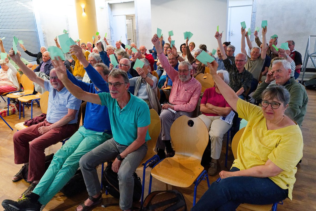 UTPT_asso's tweet photo. // 📣 Assemblée générale d'Un Toit Pour Tous //
Merci à toutes et à tous pour votre présence à notre AG à #Grenoble !

#Ensemble, agissons contre le #MalLogement ! https://t.co/5w5mTVpQps