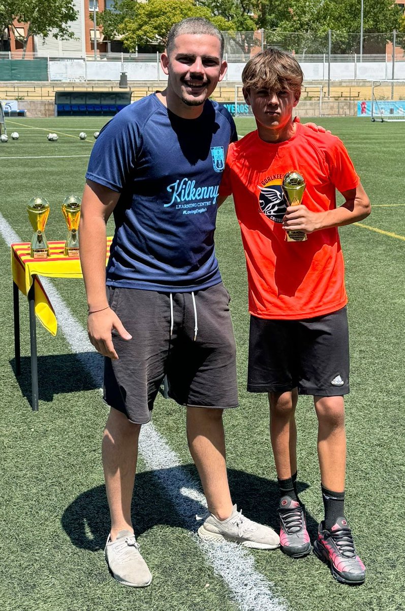 #FutbolBaseUEC | 🟡🔵

🥅🏆 Imatges BATALLA DE PORTERS (diumenge 16 de juny; Els Canyars)

📸 Guanyadors i 2ns classificats!

#SomHiGrocs #PortersUEC #PlanterUEC