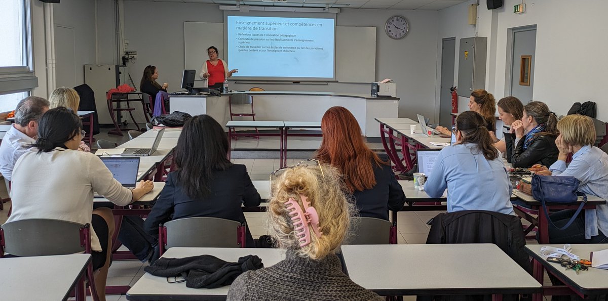 IUT_Sceaux's tweet photo. Journée Recherche ce mardi à @IUT_Sceaux. 
#Workshop sur "La durabilité en action : conjuguer recherche et pédagogie dans un monde en transition". 
Table ronde sur "Vers un avenir durable : quelles synergies entre recherche et enseignement ?"

#enseignement #recherche #IUT https://t.co/0l3Xoj2cVi