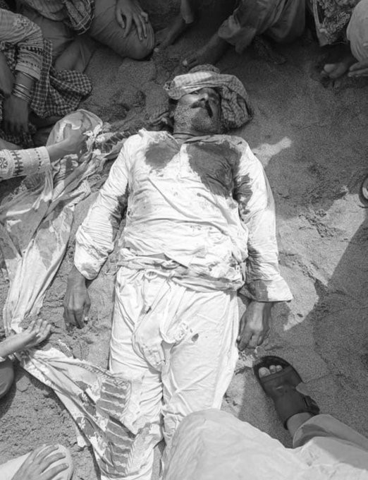 CharlieViews's tweet image. جس اونٹی کی ٹانگ کاٹی گئی اس کو انصاف تو ملا نہیں۔ کیا اونٹی کے مالک کو انصاف ملے گا جس کا بڑی بے دردی کے ساتھ قتل کر دیا گیا ہے؟

@BBhuttoZardari #Sindh #Camel