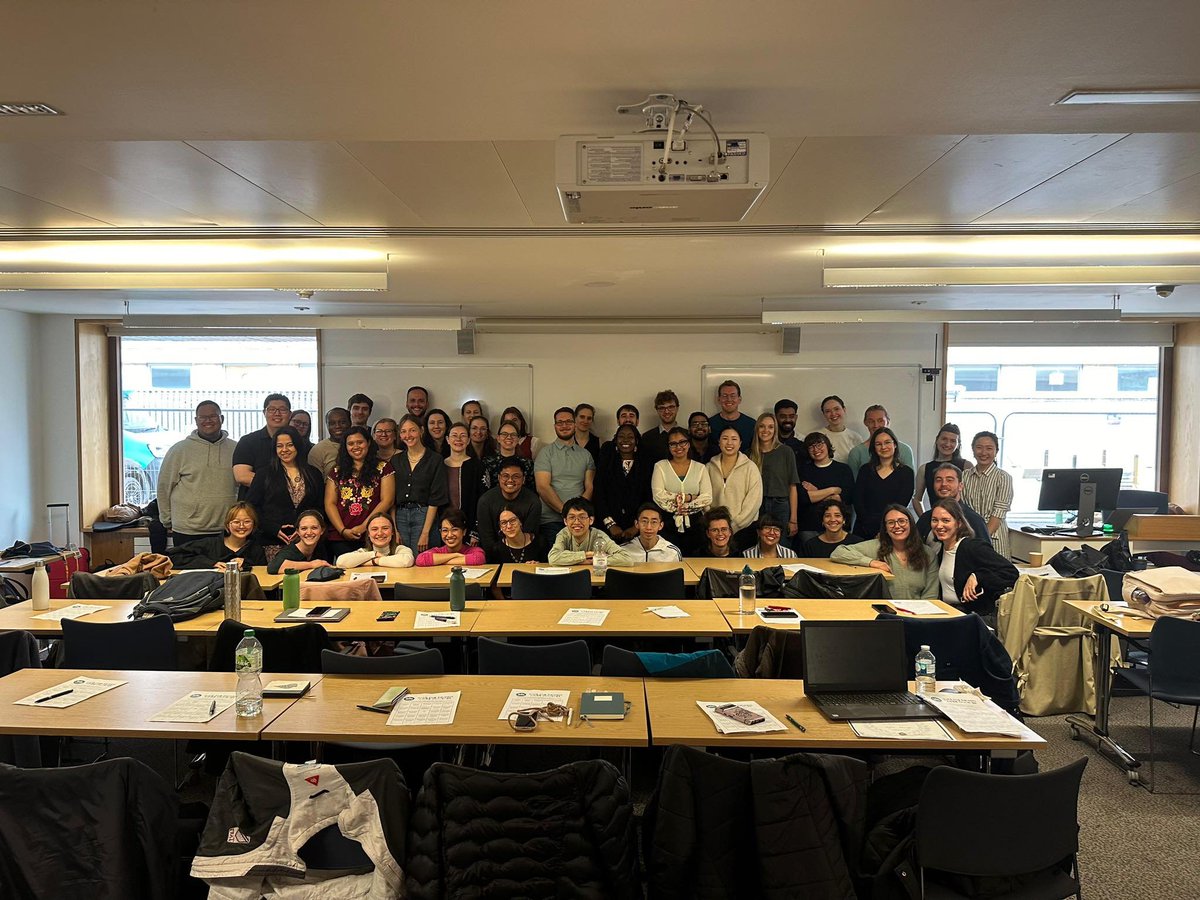 🎉 During #EPC2024 in Edinburgh, <a href="/EAPS_pop/">EAPS</a>  organized a side event for PhD students! 🎓