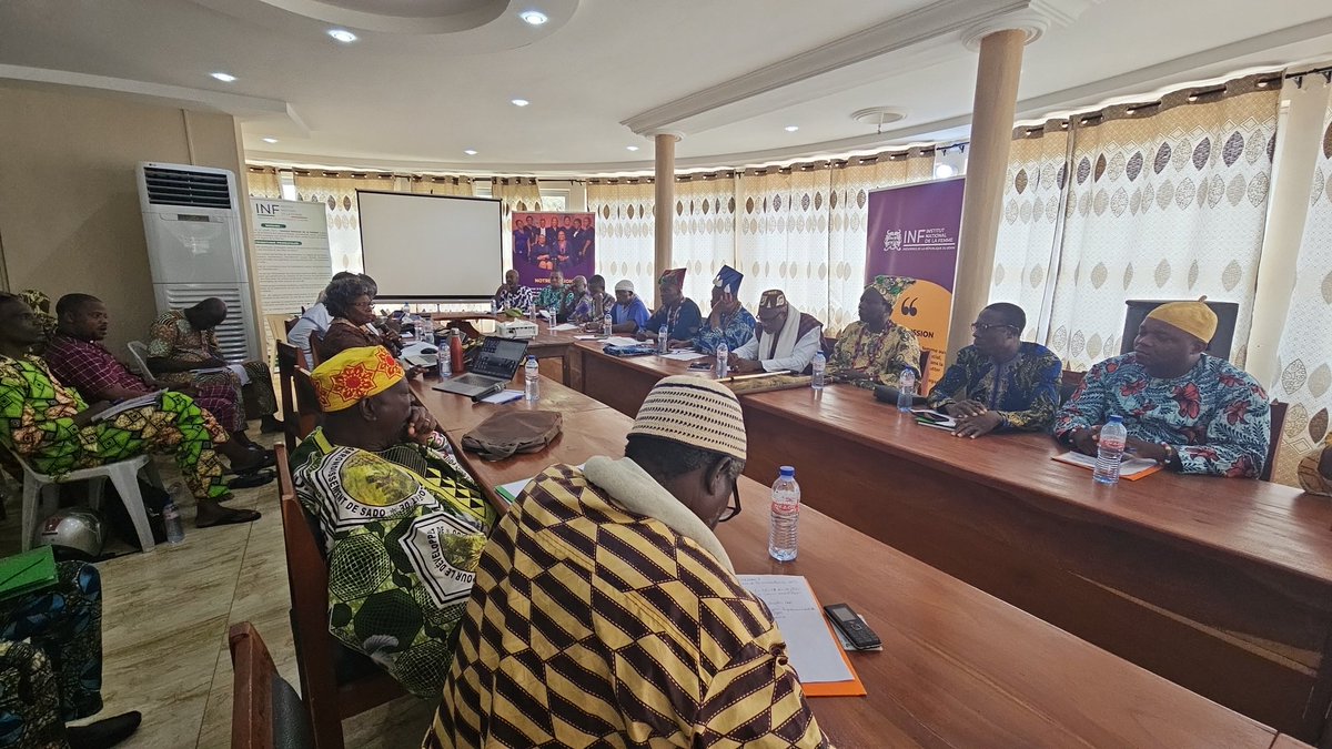 MinouChrystayl's tweet photo. 🟣 ATELIER DE SENSIBILISATION AVEC LES LEADERS RELIGIEUX ET LES TÊTES COURONNÉES EN PARTENARIAT AVEC LA FONDATION SUSAN BUFFET et @INFBenin
2 ème journée
▫️COMMUNICATION : Rôle de la police et le rôle des CPS et des points focaux INF avec Mme Claire AYEMONNA.
#TeamINF https://t.co/4uOHZzuz7A