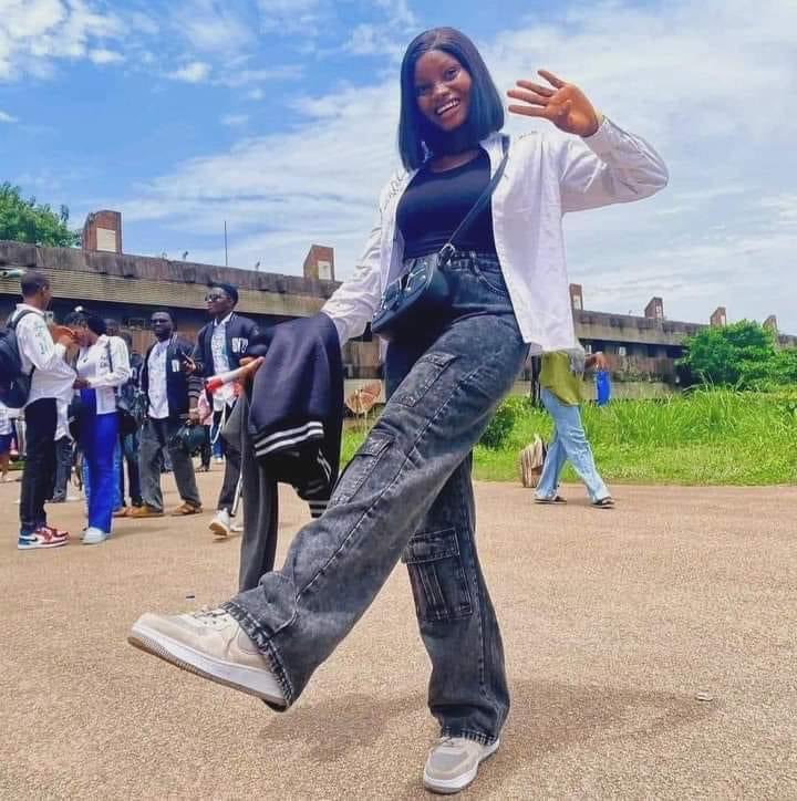 talk2veee's tweet photo. “The family of Adekolure is seeking for justice for their daughter, Idowu Glory, a graduate of The University of Benin. She left home and went to school for clearance on June 13, 2024. As she was returning home from UNIBEN, she was b*aten, rap*d and k!lled. Her remains were then dropped very close to the parent's house. She was 22 years old.

The family is seeking the help of The Nigeria Police to unravel the mystery behind her de*th”

————————-
Me: why am I not seeing this story everywhere????