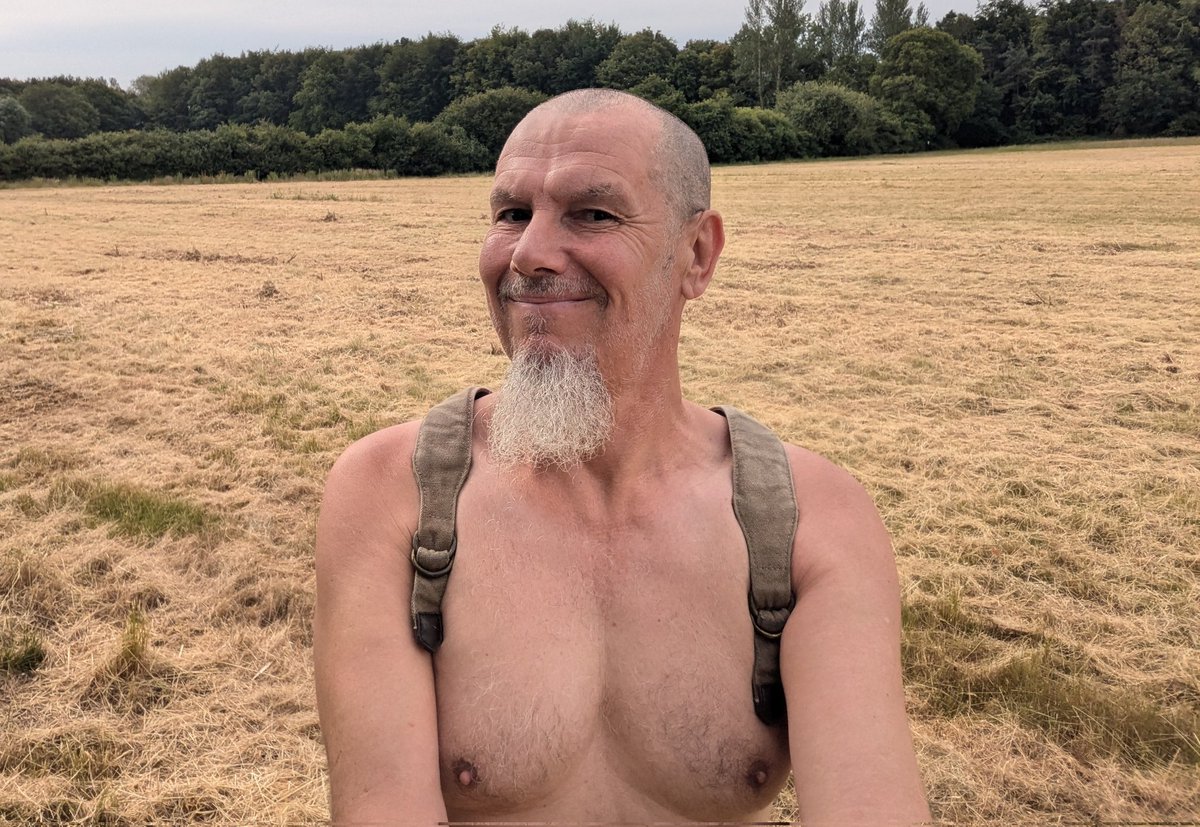 clothesfreeuk's tweet photo. Finally I've time to ramble ๐
#clothesfreeliving #naturism #naturallivingstyle #nude #naked #freedom #naturalhumanbeing #todayisagoodday #nakedramble #nakedwalking #naturalmale #nakedexercise https://t.co/IabFJOatkS