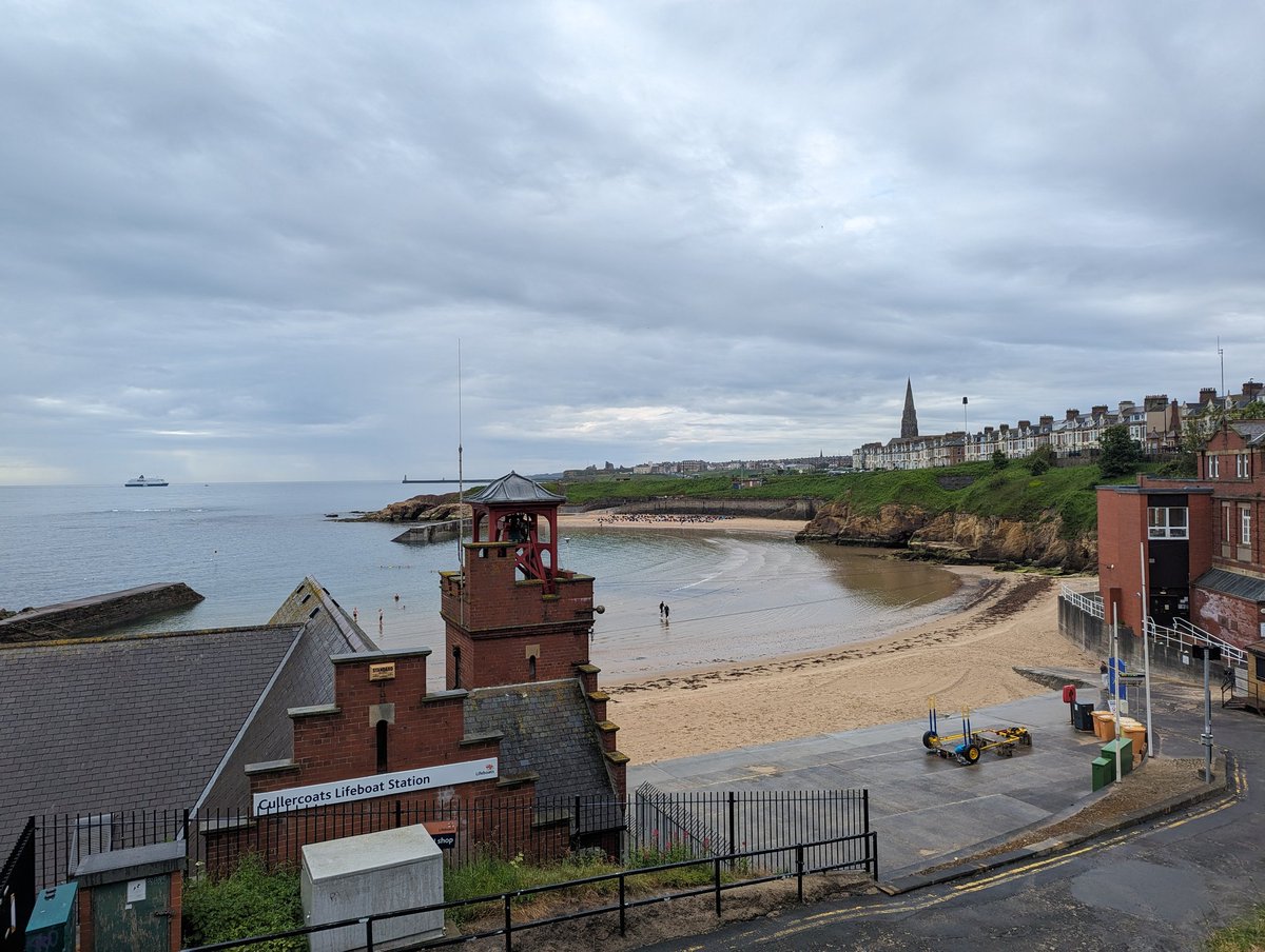 First time in the <a href="/NCLDoveMarine/">NCL Dove Marine Lab</a> despite it being 5mins from my house! At a Research by the Sea event, <a href="/ScottBorder1/">Scott Border</a> presenting a entertaining and engaging overview of getting involved in #MedEd research. Reflect on your strengths and find your niche is advice I also give.