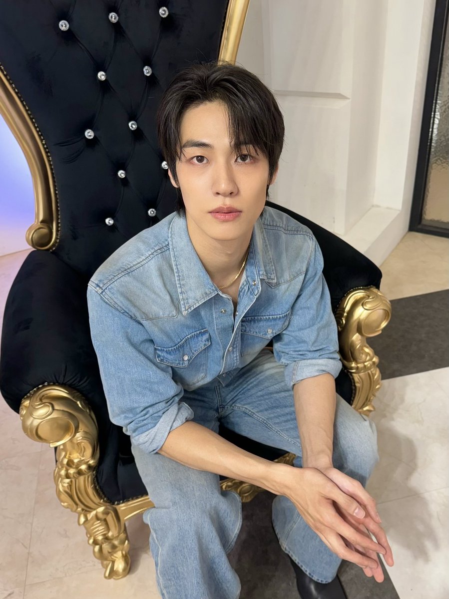 NFlyingofficial's tweet photo. [📸] 홍석천의 보석함

⚡ https://t.co/PGMuseYUUY

#NFlying #엔플라잉 #이승협 #LeeSeungHyub https://t.co/mXysZKd202