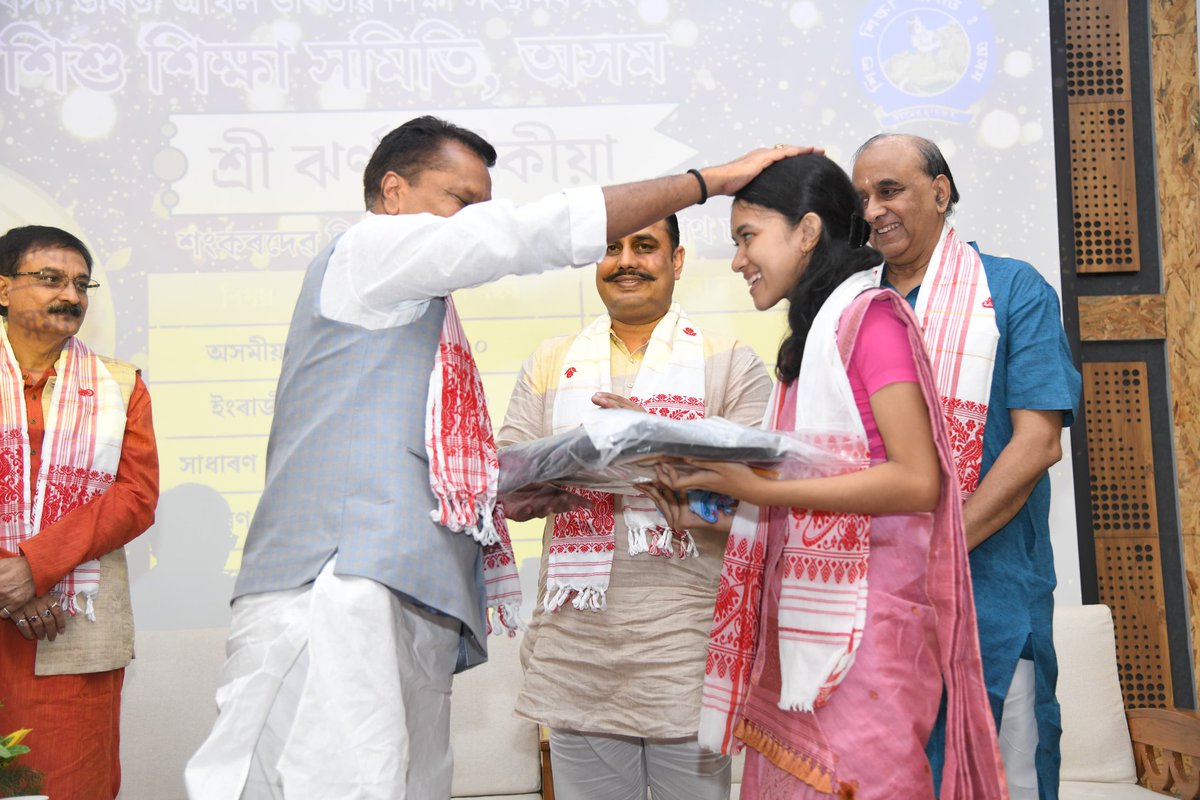 TheAshokSinghal's tweet photo. It was a pleasure & a privilege attend the Felicitation Programme of the meritorious students of Sankardev Shishu / Vidya Niketans, organised by Shishu Shiksha Samiti, Assam.

Was pleased to felicitate the students who have secured ranks, and those who have cleared the Class X exams with distinction by securing 90%+ marks. Was also glad to felicitate respected principals of schools affiliated with the Samiti who have achieved 100% success rate for the first time, and those who have ensured 100% first division passing in their respective schools.

Was also happy to felicitate 48 alumni of the Samiti affiliated schools who have been selected in the APSC CCE Examination, 2024, and one alumni who cracked the UPSC Geoscientist Examination, 2023.

The incredible work being done by the Shishu Shiksha Samiti in educating our future generations is borne by the stellar academic performance of the students of their schools. On this happy occasion, I extend my best wishes to the Samiti members, principals, teachers & students of all Sankardev Shishu / Vidya Niketans in Assam.

Was joined by Dr. Dibyajyoti Mahanta, President, Sishu Shilksha Samiti; Shri Basistha Bujorborua, Prasarak, Purvottar Kshetra; Lt. Gen. (Retd) Rana Pratap Kalita; Dr. Pawan Tiwari, Organisational Secretary, Vidya Bharati, Purvottar Kshetra; Shri Rajesh Malpani, donor of Jugal Kishore & Ram Dulari Malpani Memorial Medha Bota; and several dignitaries & guests.

📍Karmayogi Gouri Shankar Chakravorty Auditorium, Sudarshanalaya, VIP Road, Barbari