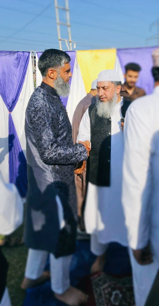 SirwalAabid's tweet photo. May Almighty Allah Bless You #Sheikh_Zahoor_Ahmad_Shah_Almadni_Sahib. 
“He who seeks knowledge, Allah will make his path to Paradise easy.”
#Eidlook❤️💫 
#EidulAdha2024 https://t.co/h7ivH70vSq