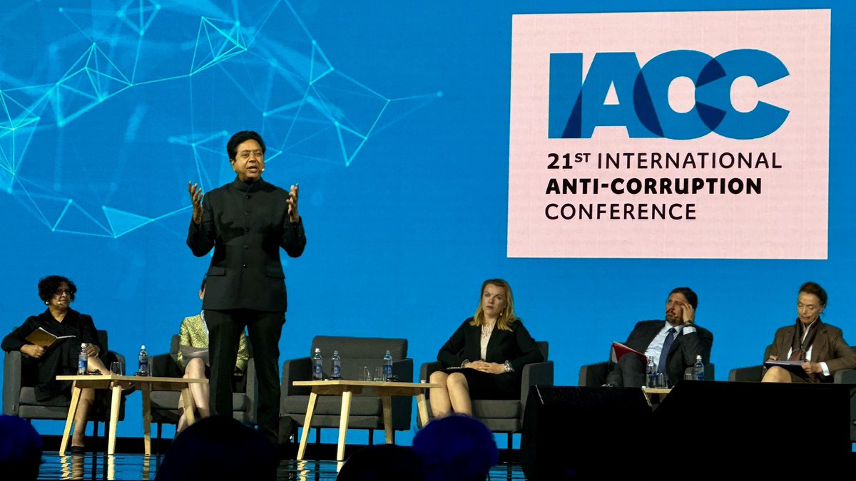 Today at the opening of #IACC2024, I emphasized that corruption has fueled unprecedented threats to democracy - internally, exacerbating plummeting citizen trust in corrupt govts, and externally, enabling kleptocratic autocrats to undermine democracy across borders.  ⬇️