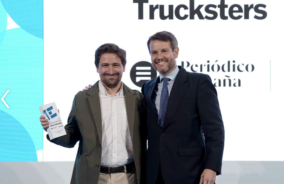 enisa's tweet photo. 🏆#ClienteEnisa @Trucksters_FTL entre las startups galardonadas en la gala Empresa del Año de @BancoSabadell &amp; @PrensaIberica 

¡Enhorabuena! https://t.co/KYBUOO2TSX