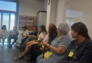 Mediamcat's tweet photo. Un Viatge Intergeneracional a l’Institut Goya 🔗 A l’Institut Goya de Barcelona, el projecte APS "Els Drets Humans: un projecte d’acompanyament a l’ESO"Amb activitats com debats intergeneracionals  hem trencat estereotips i enriquit la comunitat. 👴👧https://t.co/IdwItwrC8B https://t.co/Bg694kc6hh