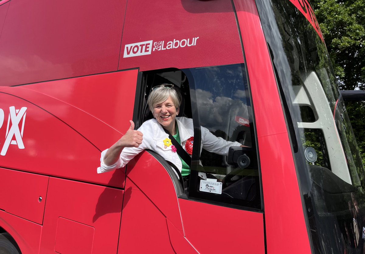 LilianGreenwood's tweet photo. I ❤️ buses and this might just be my new favourite! #LabourBattleBus https://t.co/edSTlUKmdC