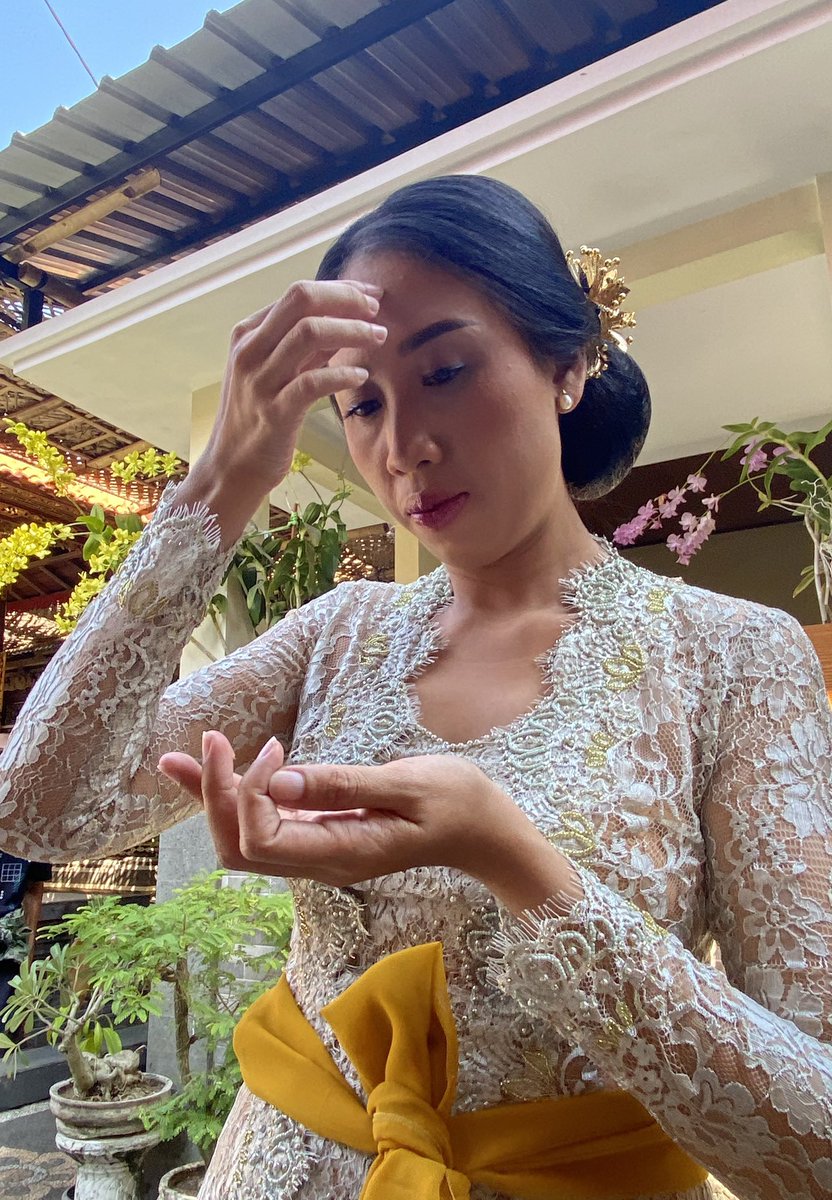 AyuMochaa's tweet photo. 18 Juni 2024 🌸🍀
Astungkara 😇
-NYEDEK &amp; MEDHARMA SUAKA-
RahAyu 🌸 https://t.co/dxxP110s1a