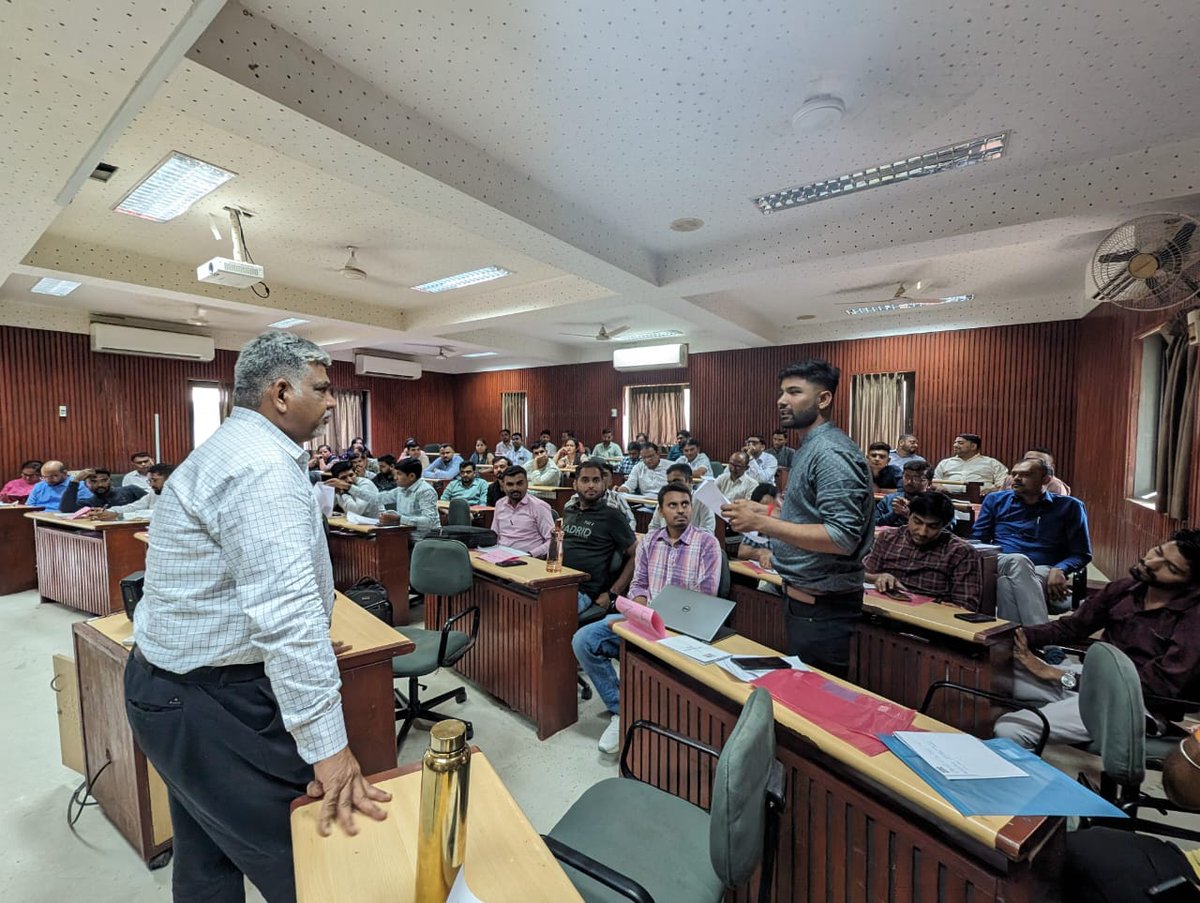 SBMR_Gujarat's tweet photo. Together with @UNICEFIndia, refresher training of master trainers being facilitated to build capacities at district level for cleaner villages, better waste management, and sustainable ODF Plus.
#SBMGPhaseII #SwachhGujarat
@swachhbharat
@CMOGuj
@mahajan_vini
@PriMove_ https://t.co/kbOcaQVK3U