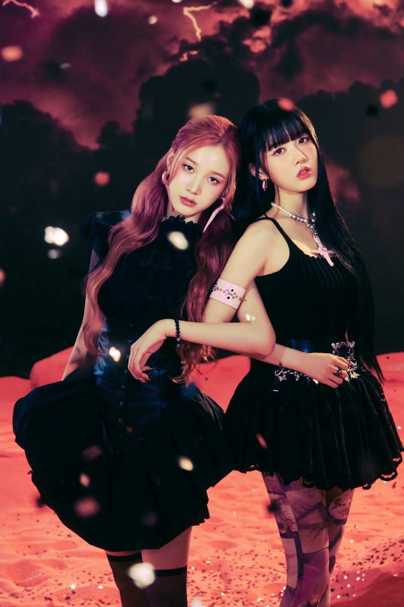 STAYC_official's tweet image. STAYC The 1st Album
[𝐌𝐞𝐭𝐚𝐦𝐨𝐫𝐩𝐡𝐢𝐜] 

Concept Photo Cheeky Ver.
#Sieun #시은
#J #재이 

Release
2024.07.01 MON 6PM (KST)

#STAYC #스테이씨 
#Metamorphic
#STAYC_Metamorphic