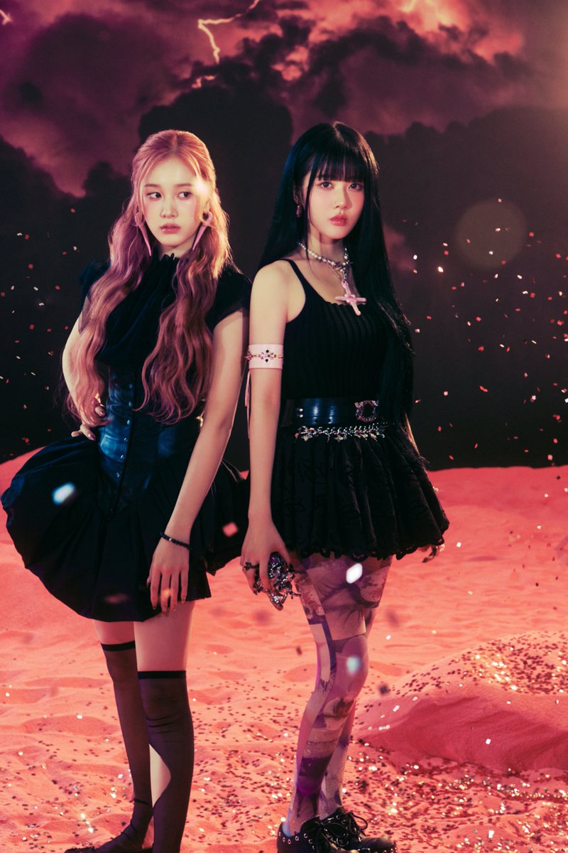 STAYC_official's tweet image. STAYC The 1st Album
[𝐌𝐞𝐭𝐚𝐦𝐨𝐫𝐩𝐡𝐢𝐜] 

Concept Photo Cheeky Ver.
#Sieun #시은
#J #재이 

Release
2024.07.01 MON 6PM (KST)

#STAYC #스테이씨 
#Metamorphic
#STAYC_Metamorphic