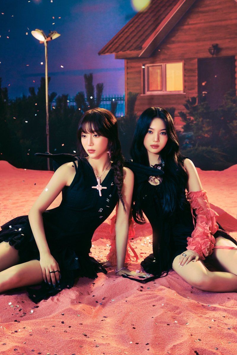 STAYC_official's tweet image. STAYC The 1st Album
[𝐌𝐞𝐭𝐚𝐦𝐨𝐫𝐩𝐡𝐢𝐜] 

Concept Photo Cheeky Ver.
#Sumin #수민 
#ISA #아이사 

Release
2024.07.01 MON 6PM (KST)

#STAYC #스테이씨 
#Metamorphic
#STAYC_Metamorphic