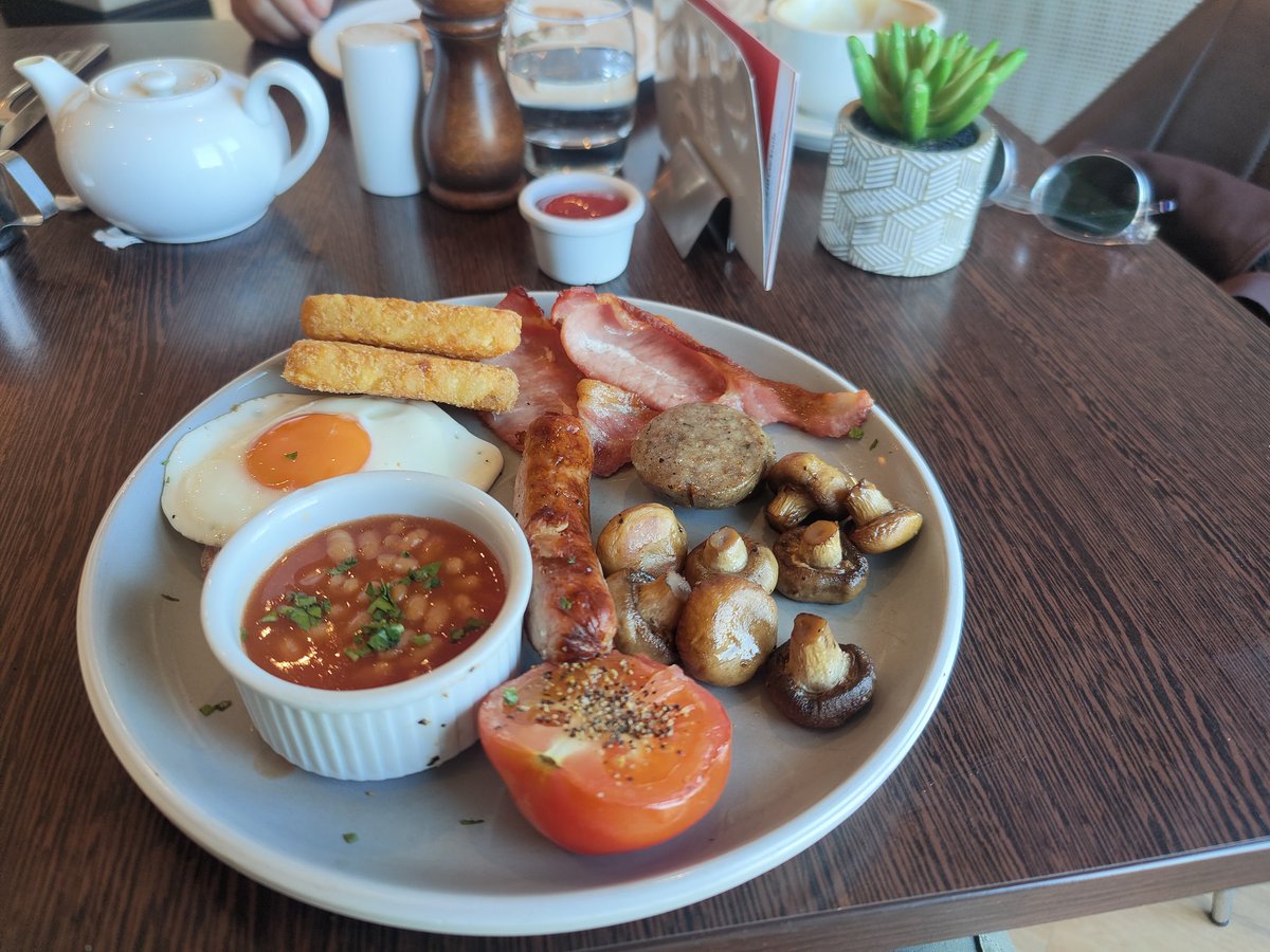 Withcall_Imp's tweet image. What we saying @AndyPearson68 ?

£11 with hogs pudding and Cornish sausage

Best I've had in ages

Harbour View in #Falmouth