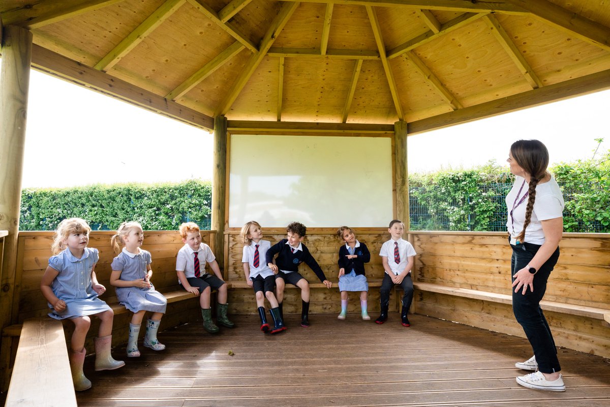 Thank you to all of our wonderful teachers &amp; support staff across our schools on #thankateacherday
Your commitment &amp; dedication to the education, growth &amp; well-being of our young people is appreciated every single day! 😀👏👊