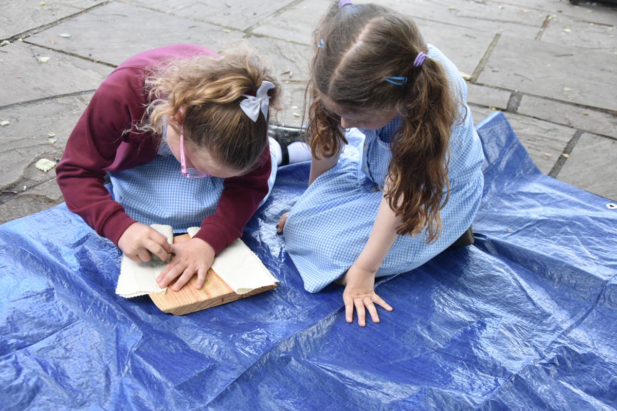 HtfsBerwick's tweet image. Class 2 enjoyed a woodland workshop with the Tweed Forum. They identified trees from their leaves and had a go at Hapa Zome printing. 😀🌿🍃 #inquisitivethinkers #challengeseekers #kindhearts