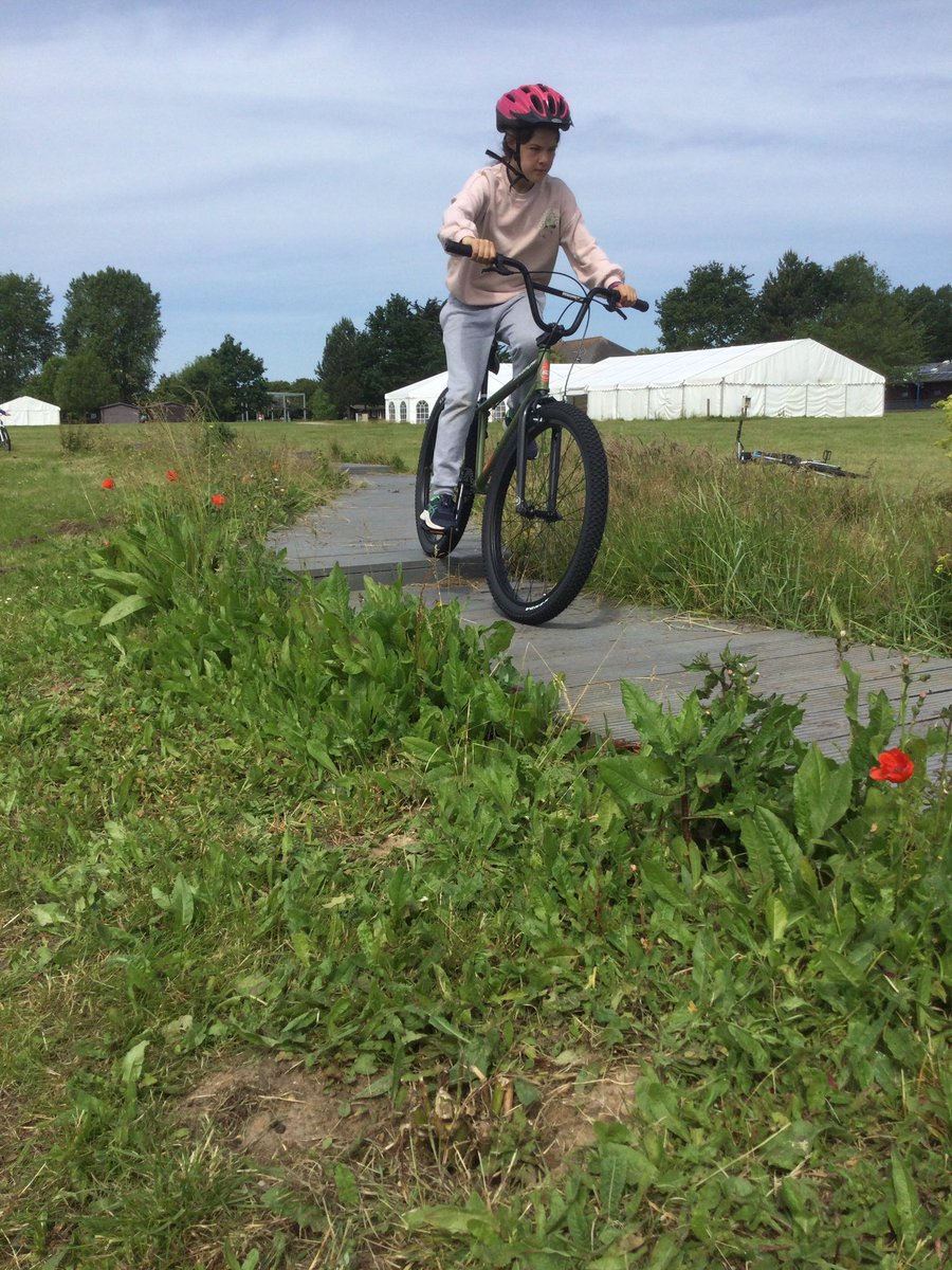 📷🚴🏾‍♀️