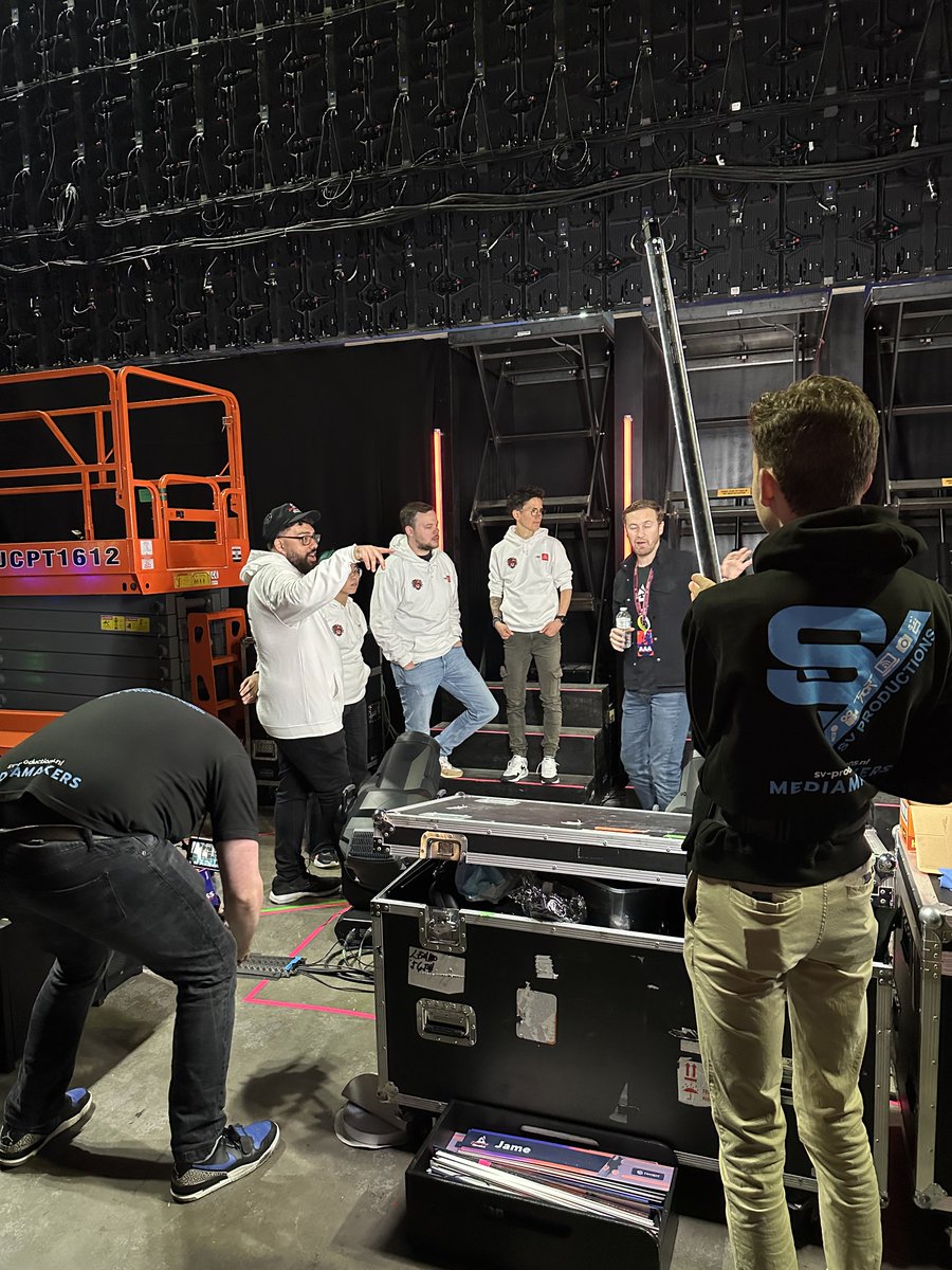 EsportGameEventManager (@esportsmch) on Twitter photo Blast London 2024: Fall Finals
Ga mee op reis hoe onze docenten & studenten naar London gingen voor een toernooi georganiseerd door <a href="/BLASTPremier/">BLAST Premier 💥</a>. Blast London 2024: Fall Finals
Ga mee op reis hoe onze docenten & studenten naar London gingen voor een toernooi georganiseerd door <a href="/BLASTPremier/">BLAST Premier 💥</a>.