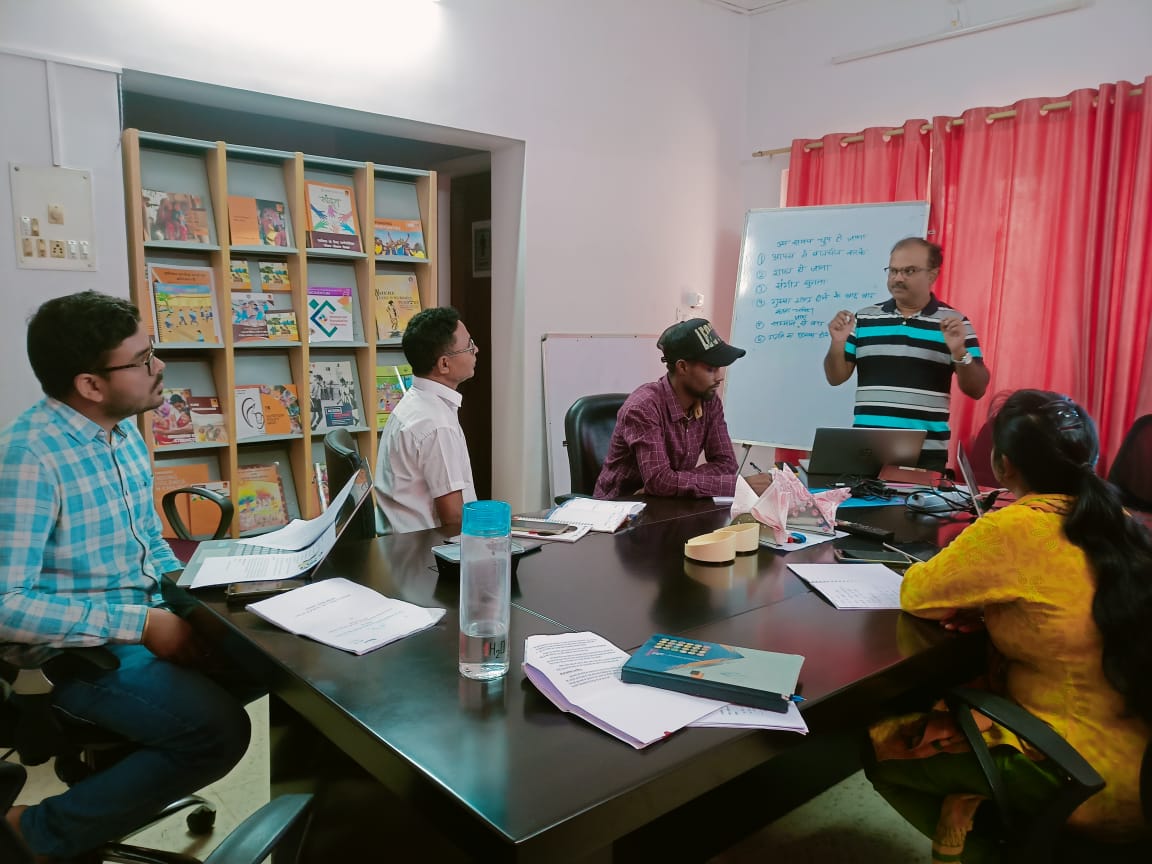 cini_india's tweet photo. #CINIindia facilitated a #DynamicSession with the #FieldTeam of #jharkhand to #empoweryoungcouples in embracing #familyplanning decisions through a #GenderTransformative lens. Monthly sessions are poised to ignite #meaningfulconversations and foster #InclusiveDecisionMaking https://t.co/a8vX3swCIk