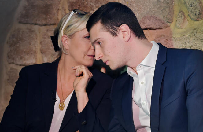polemix's tweet image. "-Il faudrait aussi interdire le vinaigre islamique...
-Non Jordan, c'est balsamique, vinaigre balsamique..."
@TraduisonsLes