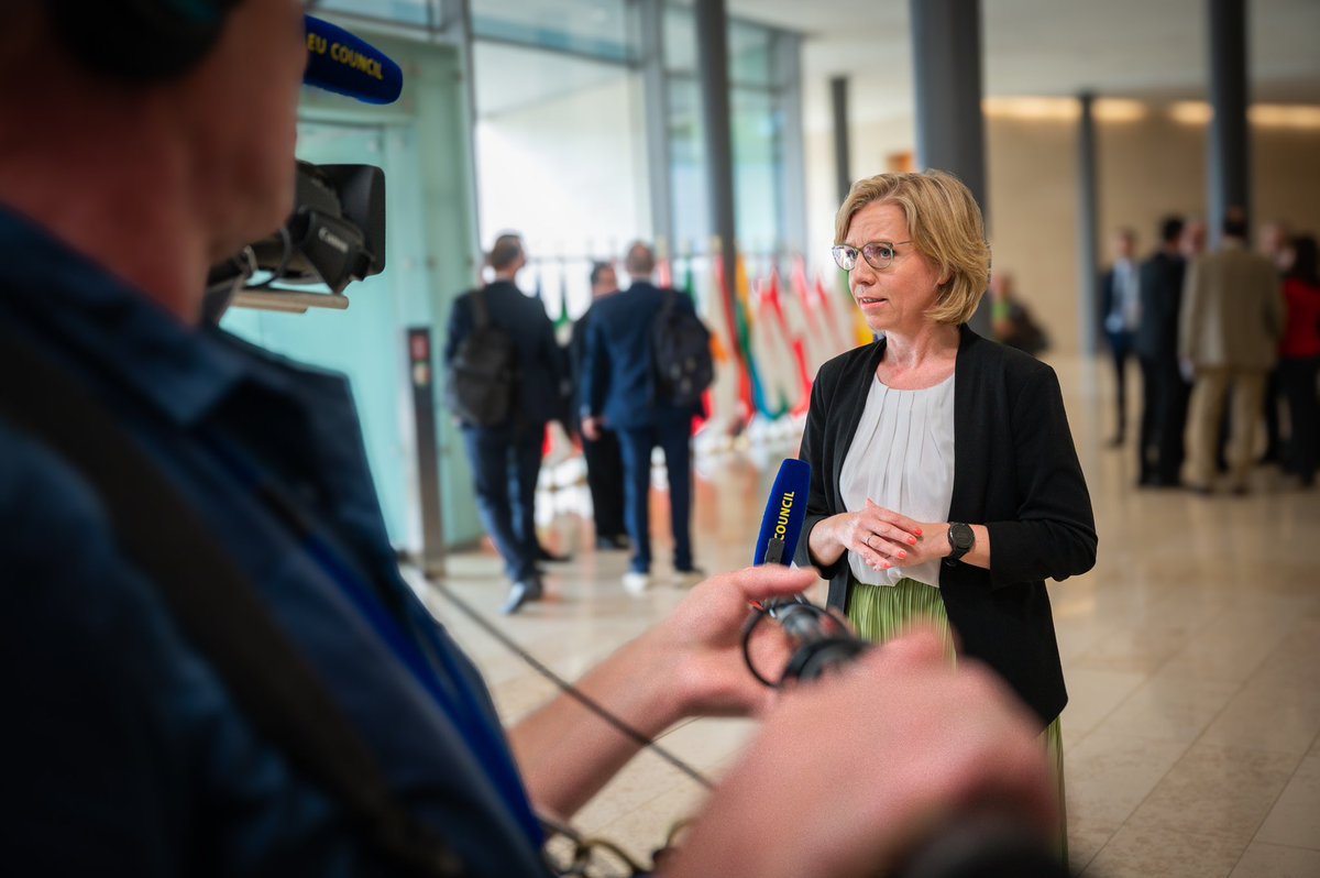 Heute treffen sich die EU-Verkehrsminister:innen. Dabei geht es auch um #Gigaliner - übergroße &amp; noch schwerere LKWs auf den Straßen, die unsere #Verkehrssicherheit gefährden. Für uns ist klar: Gigaliner haben auf unseren Straßen nichts zu suchen. Und das wird auch so bleiben.