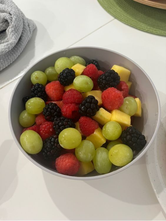daily_dolce's tweet photo. Fruit bowls 🍇🫐 https://t.co/zMUCqa2dr2