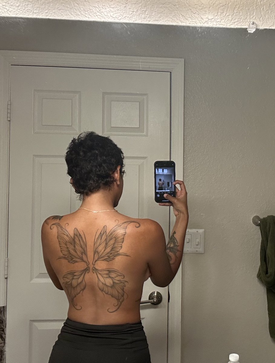 IFHY2424's tweet photo. i just love my back wings so far 🧚🏽‍♂️ https://t.co/nKqTJ0VPXX