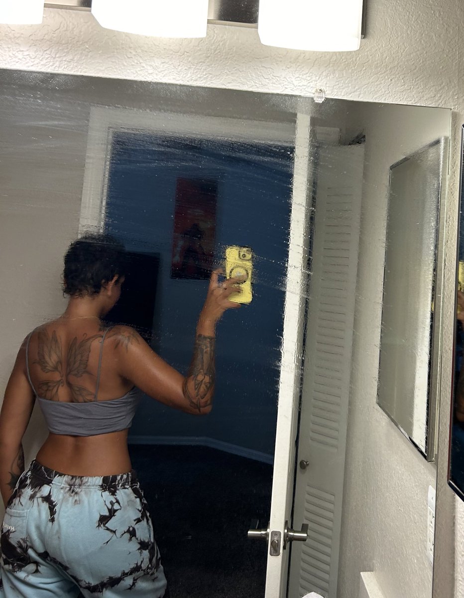 IFHY2424's tweet photo. i just love my back wings so far 🧚🏽‍♂️ https://t.co/nKqTJ0VPXX