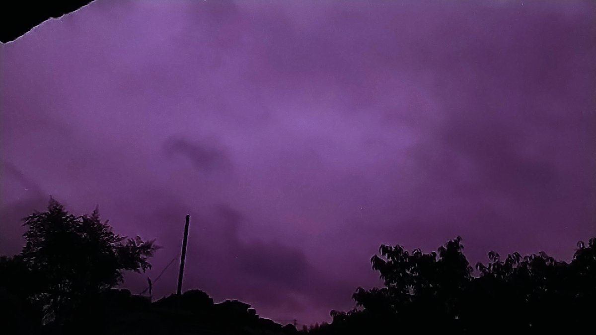 kuro0021's tweet photo. #イマソラ
#ユウソラ
#紫空
#紫雲
#eveningsky
#purplesky
#purpleclouds https://t.co/hHSleNrmVl
