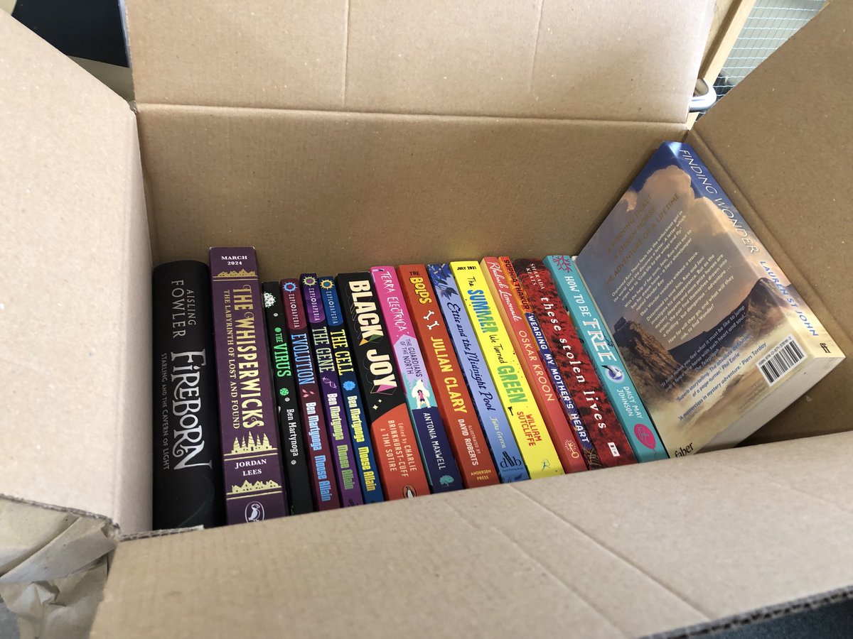 One happy librarian ⁦<a href="/MrsPeplibrary/">Mrs Peploe</a>⁩ taking delivery from ⁦@MidlandsCLS⁩ FOR MOST ENGAGED SCHOOL in 9 for 9 challenge.