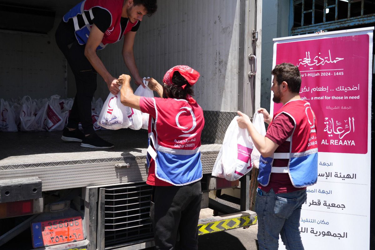 qcharity_en's tweet photo. QC's Dhul-Hijjah Campaign 1445 AH – 2024! 🌍✨

Our dedicated field teams are hard at work distributing sacrificial meat in #Lebanon. Our campaign aims to benefit around 3.5 million people worldwide.

We're also extending our support to regions facing exceptional circumstances or natural disasters, including Palestine, Sudan, Yemen, and Syrian IDPs and refugees.

Together, let's spread hope and make a difference! 🤝❤️