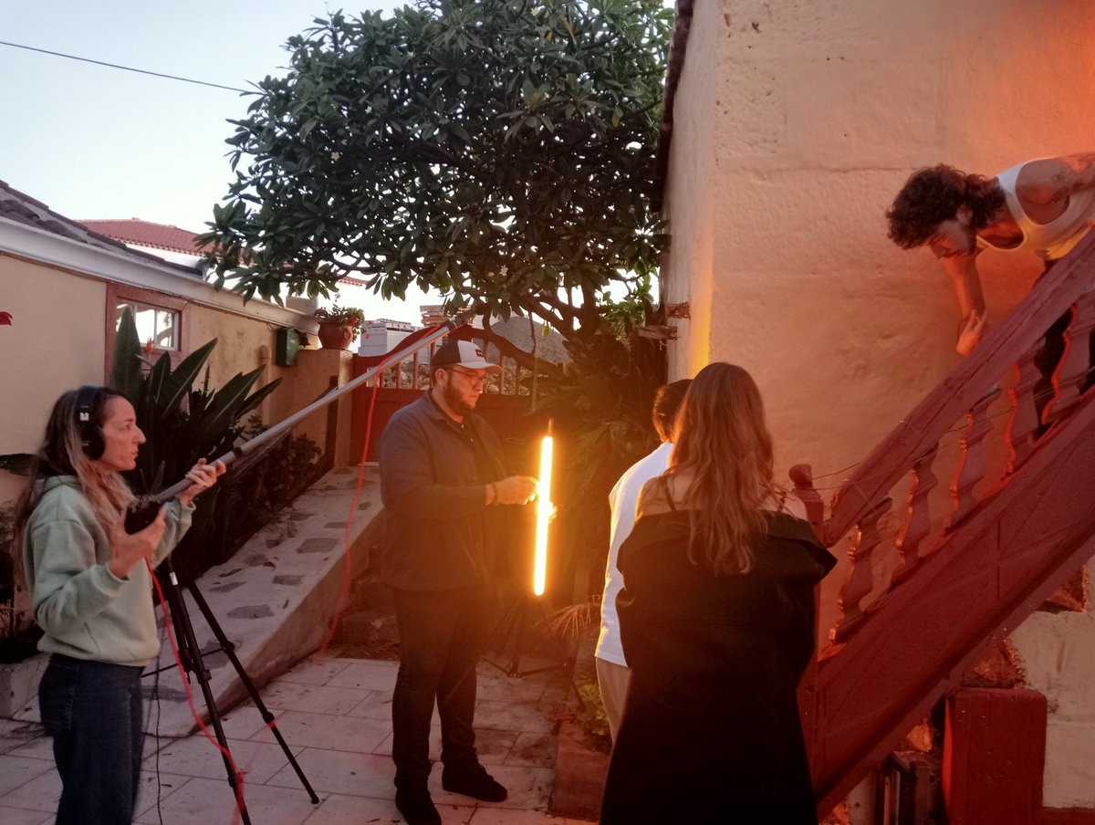 lolita_pasion's tweet photo. 🫂🙏 En mi caso, rodé en El Paso junto a un equipo impresionante por su capacidad de entrega y profesionalidad.

Muchísimas gracias Aldo  González director de Fotografía; Yvonne Hernández, jefa de Sonido y Maquillaje. 
@JuanjoNeris @MartaFuenar https://t.co/GVhGCvv0ZQ