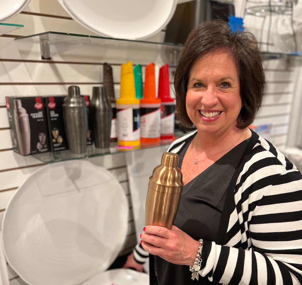 greenwald_sales's tweet image. 💥 Shake up your service with @tablecraft_fs barware! 💥

Looking to add some metallic accents with an excuse to have a drink? DM us to come in and try them out! 

#tablecraft #tablecrafttuesdaytidbit #weareMAFSI #tabletopsolutions #foodservice