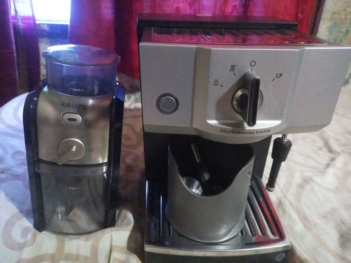 0xjadahtempe69's tweet photo. @xiayuejiu Jual mesin sama grinder kopi 3 jt nego...
Silahkan yang berminat langsung DM saja... https://t.co/FE57HLAF7t