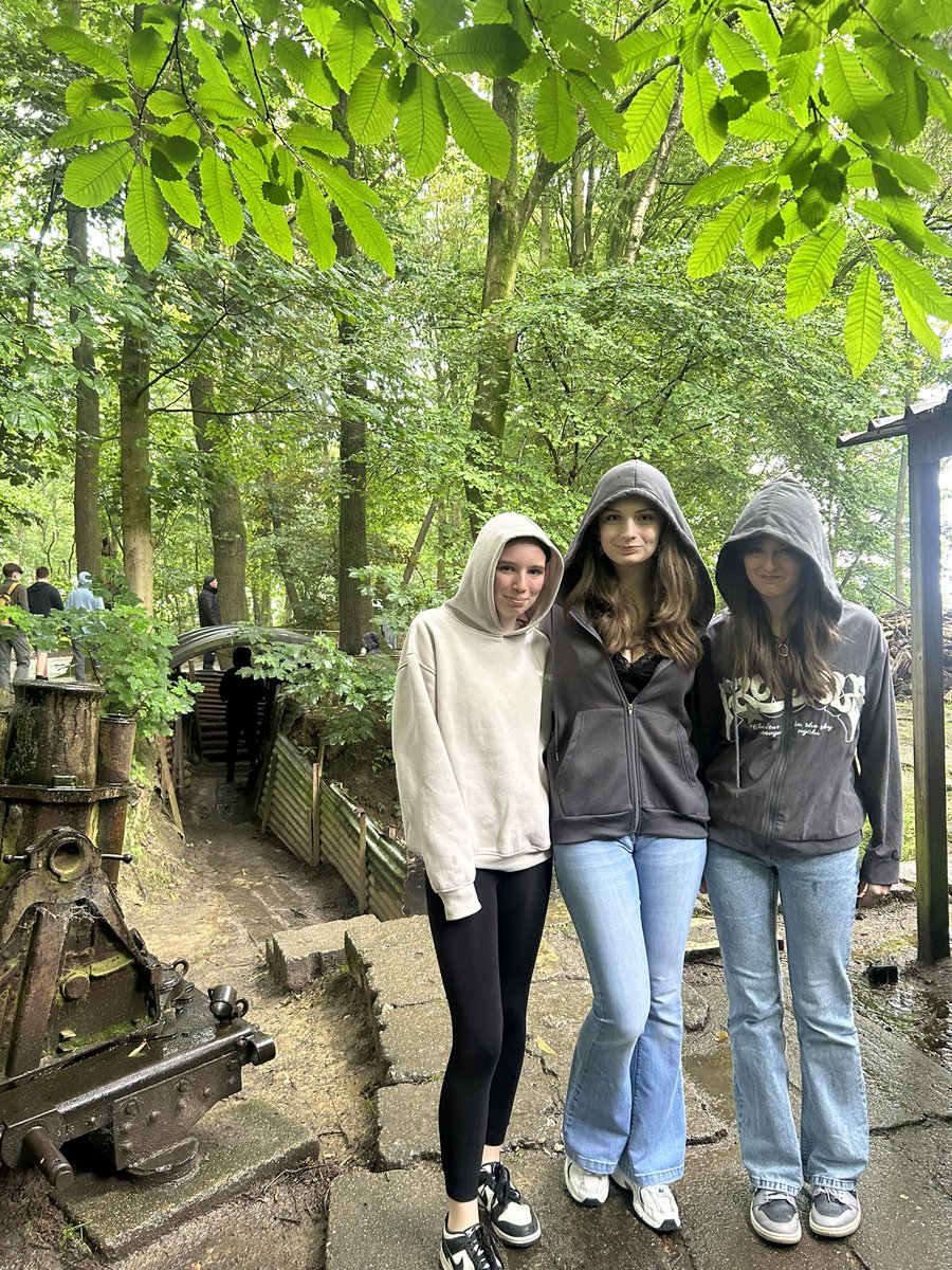 MissCraigMod's tweet image. Day two in Belgium 🇧🇪🇧🇪 exploring some trenches at Sanctuary Wood/Hill 62!! Some brave pupils going into the trenches in the wet weather ☔️☔️ @KAhumanities  @KilsythAcademy