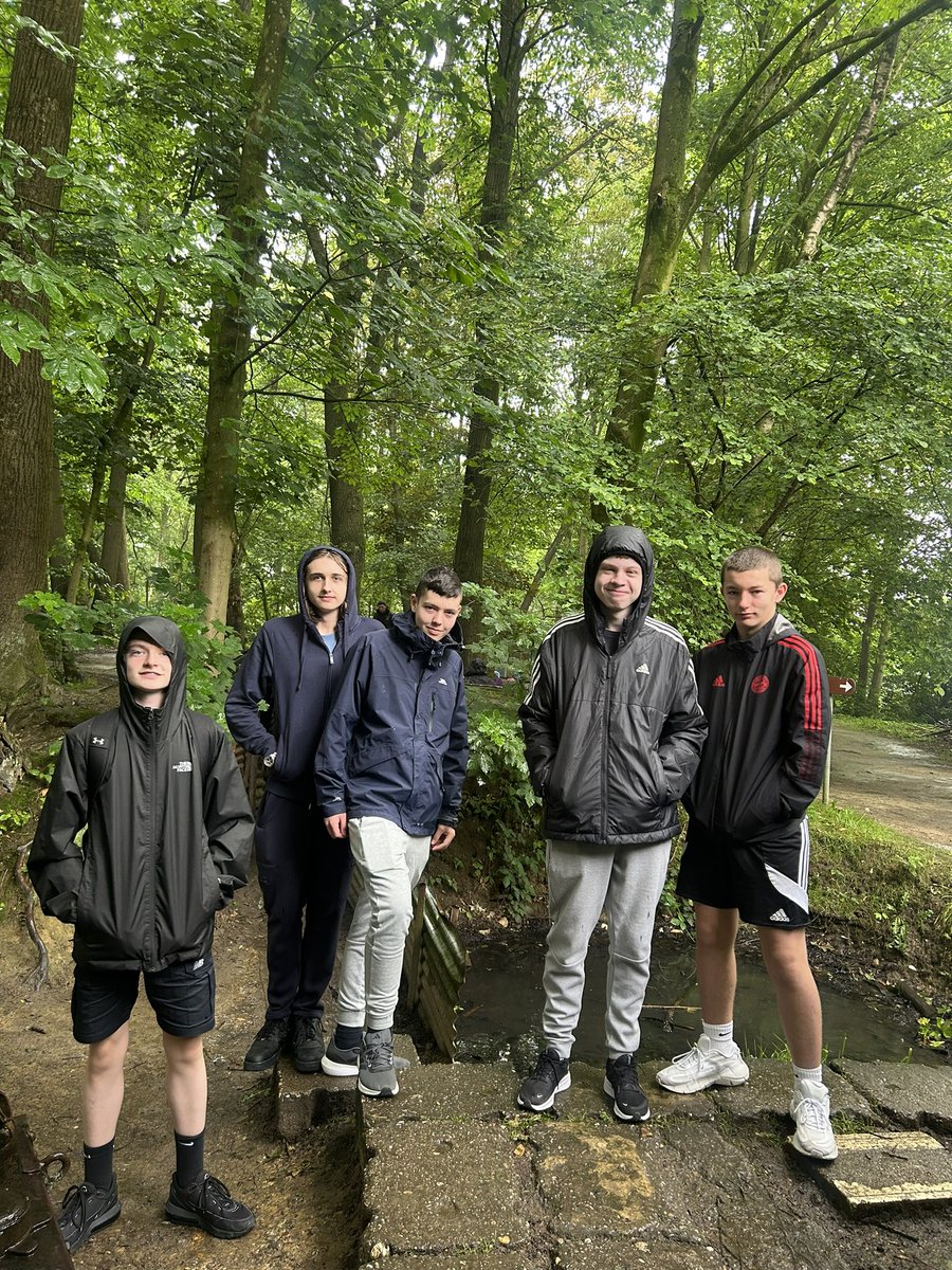MissCraigMod's tweet image. Day two in Belgium 🇧🇪🇧🇪 exploring some trenches at Sanctuary Wood/Hill 62!! Some brave pupils going into the trenches in the wet weather ☔️☔️ @KAhumanities  @KilsythAcademy