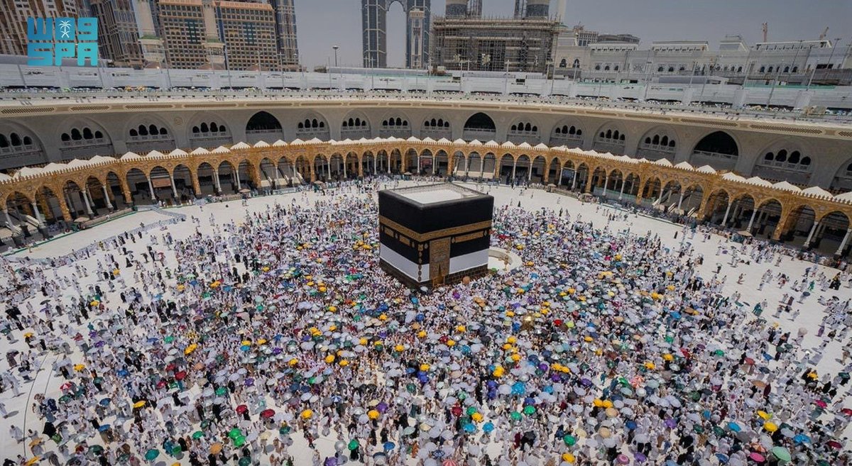 SaudiNews50's tweet photo. بفضل الله، وبعد رحلة إيمانية ميسّرة..

الحجاج يؤدون الآن طواف الوداع، وسط أجواء مفعمة بالروحانية.

- https://t.co/jzKWozKh2z