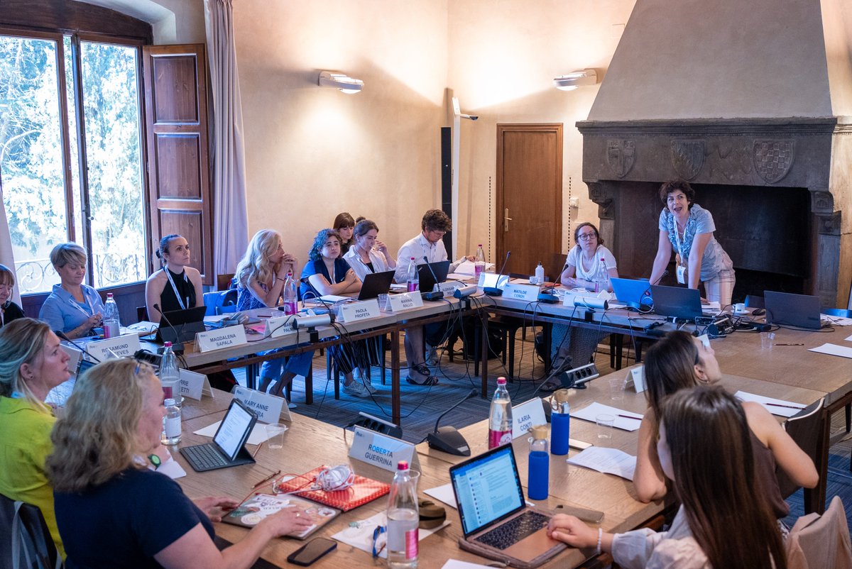 The Robert Schuman Centre (@eui_schuman) on Twitter photo 🗣️ How to increase women's representation in politics?
In the framework of the workshops 'Gender analysis in EU political economy' hosted this week at the Schuman Centre, <a href="/Paola_Profeta/">Paola Profeta</a> held the panel 'Women, politics and public policy'. 🧵⬇️ 🗣️ How to increase women's representation in politics?
In the framework of the workshops 'Gender analysis in EU political economy' hosted this week at the Schuman Centre, <a href="/Paola_Profeta/">Paola Profeta</a> held the panel 'Women, politics and public policy'. 🧵⬇️